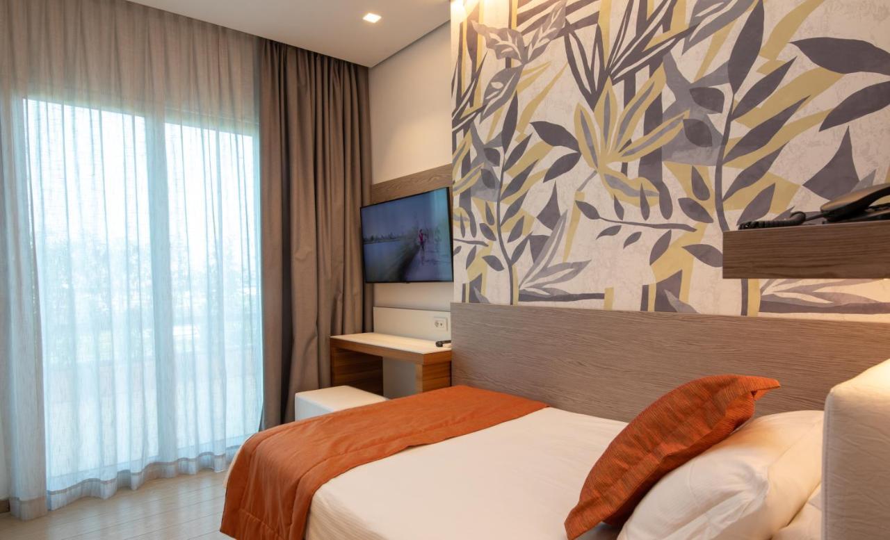 Hotel Aurora Лідо-ді-Єзоло Екстер'єр фото